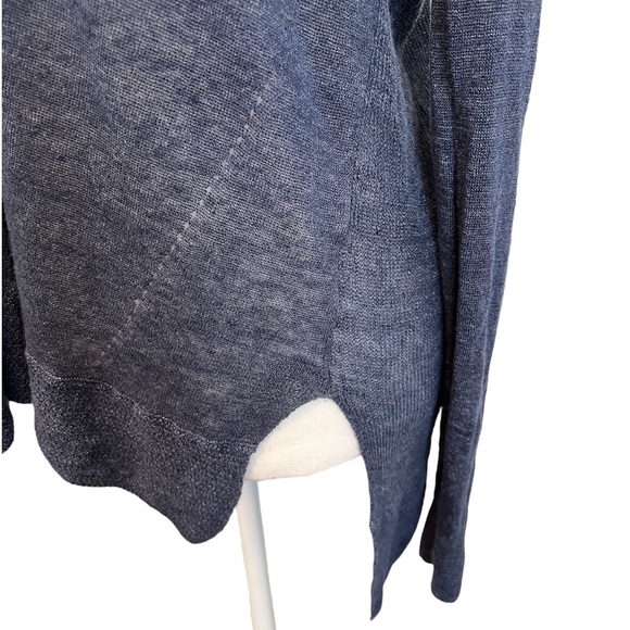 VINCE V-NECK LONG SLEEVE SWEATER NEVER WORN - Picture 4 of 5